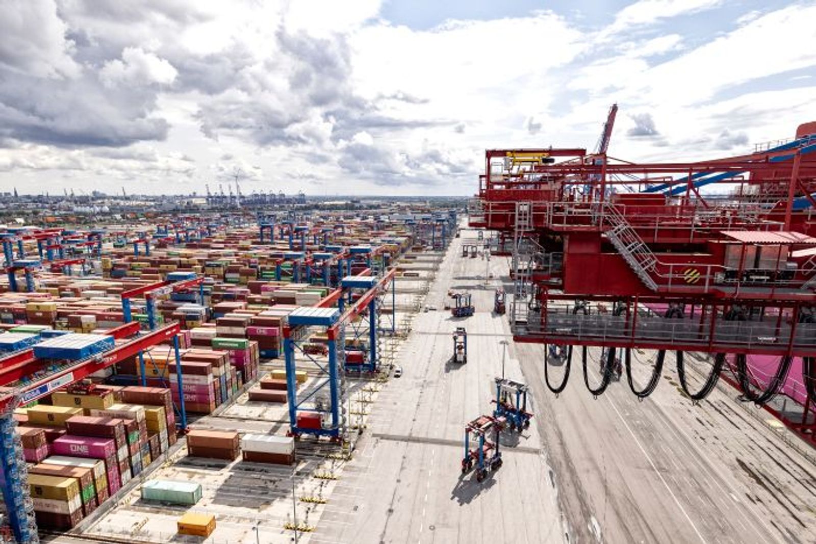Hamburg's main terminal operator cuts 2026 outlook