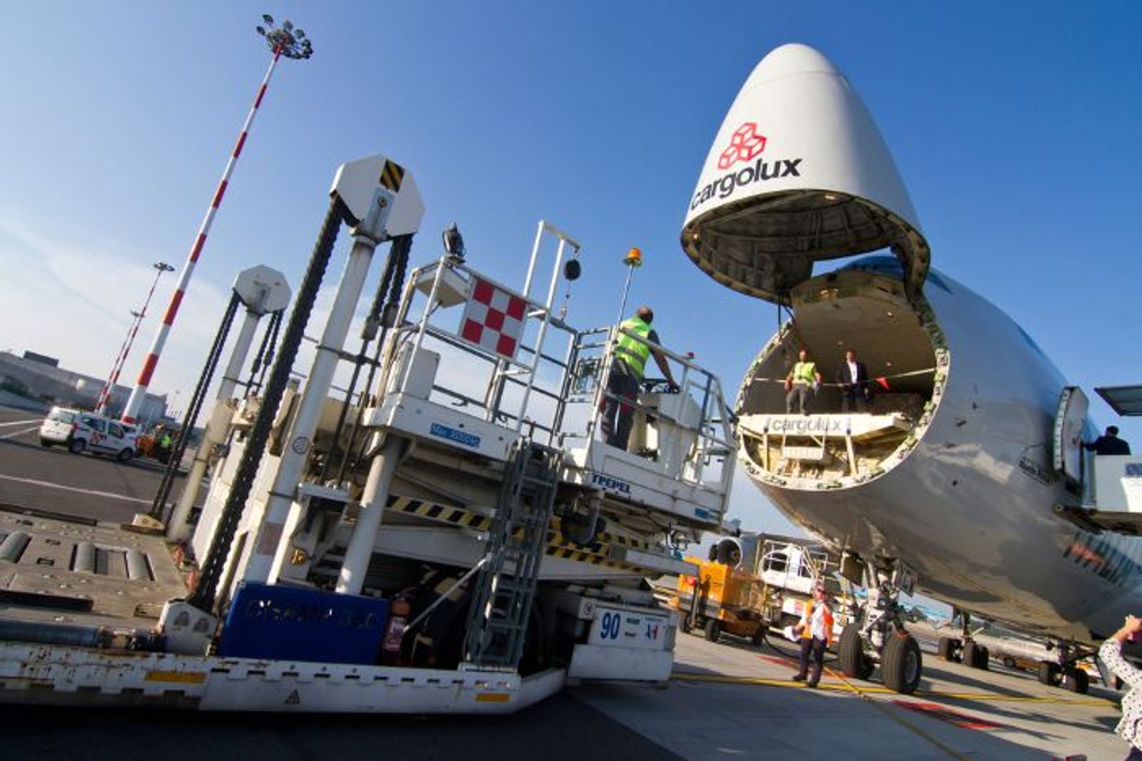 Air cargo rates, volume slump after EU duty-free tax reform